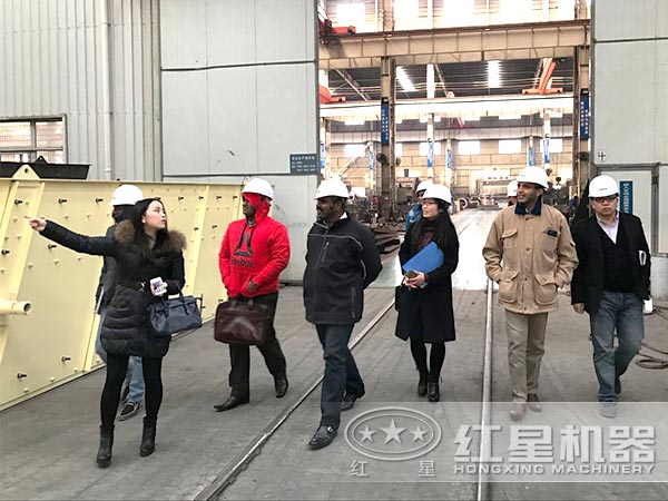 用戶來訪參觀設備生產車間