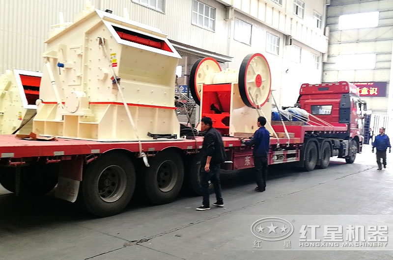 反擊式碎石機整套設備裝車，廠家直接發往用戶現場