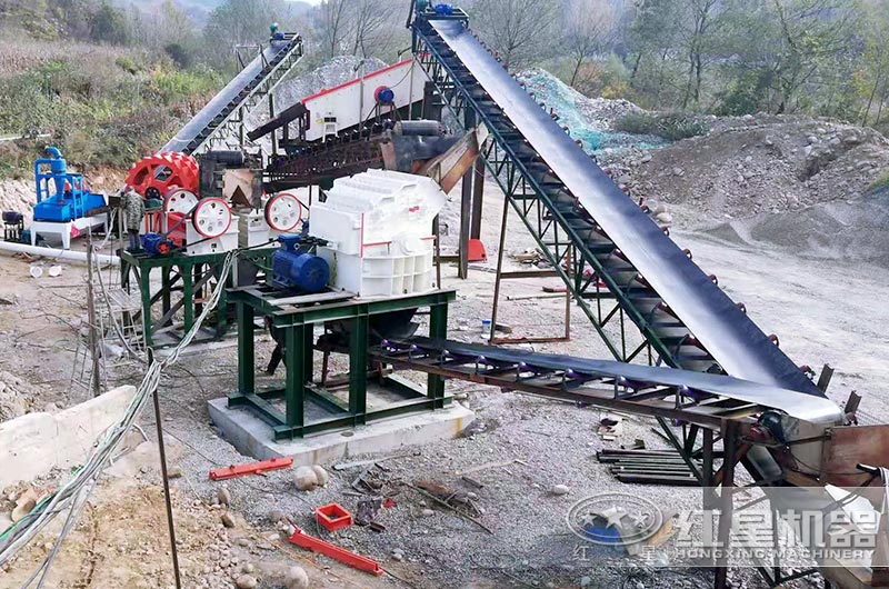 小型石子粉碎機生產現場圖