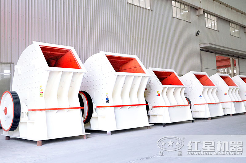 重錘式破碎機車間實拍圖，多種規(guī)格可選